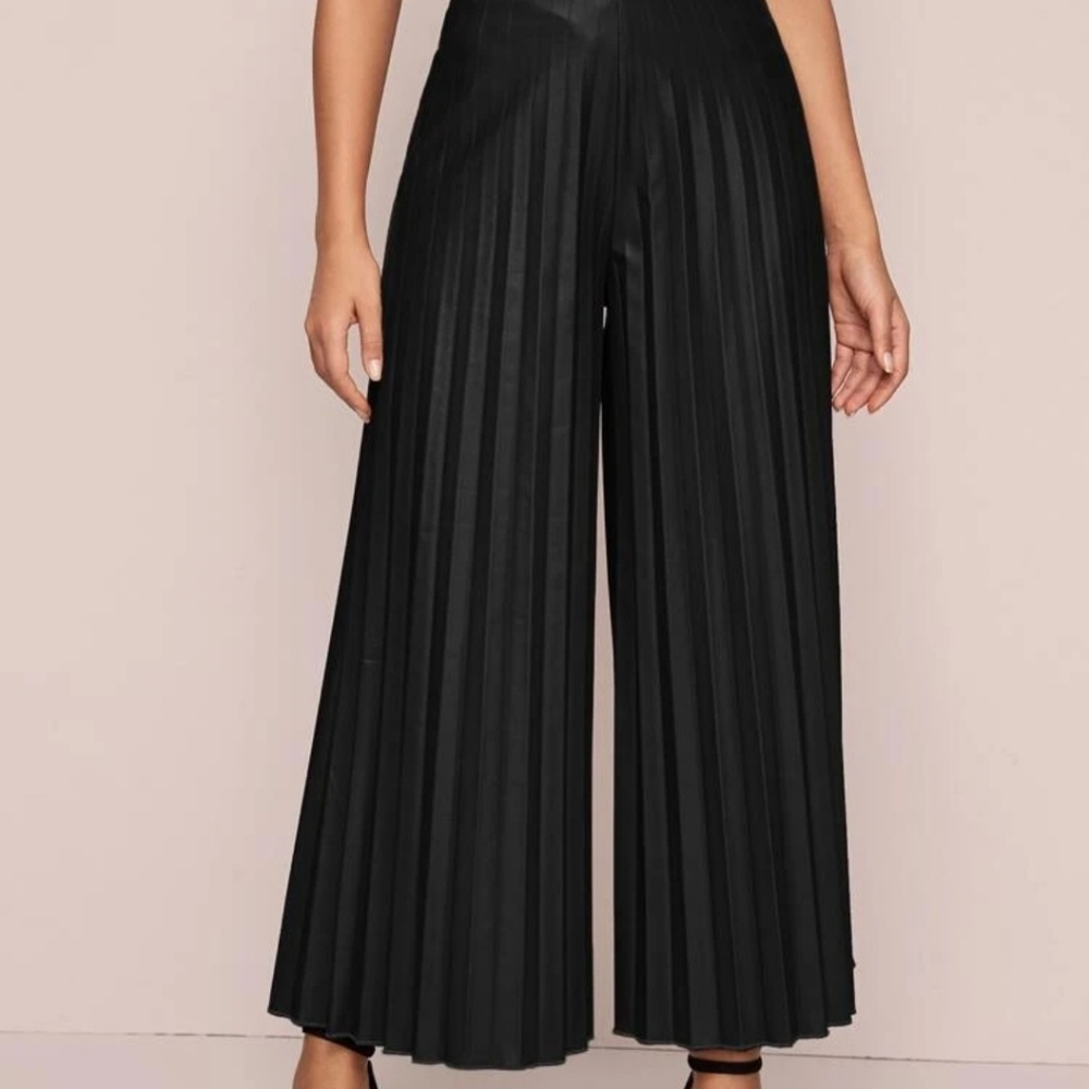 Pleated faux leather pants